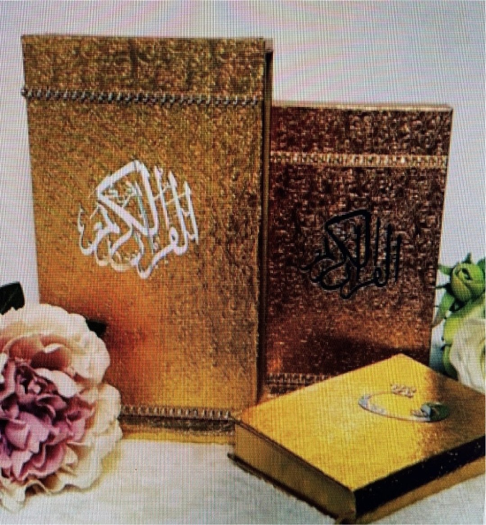 Großer Koran in Arabisch mit Box / Farbe Gold
